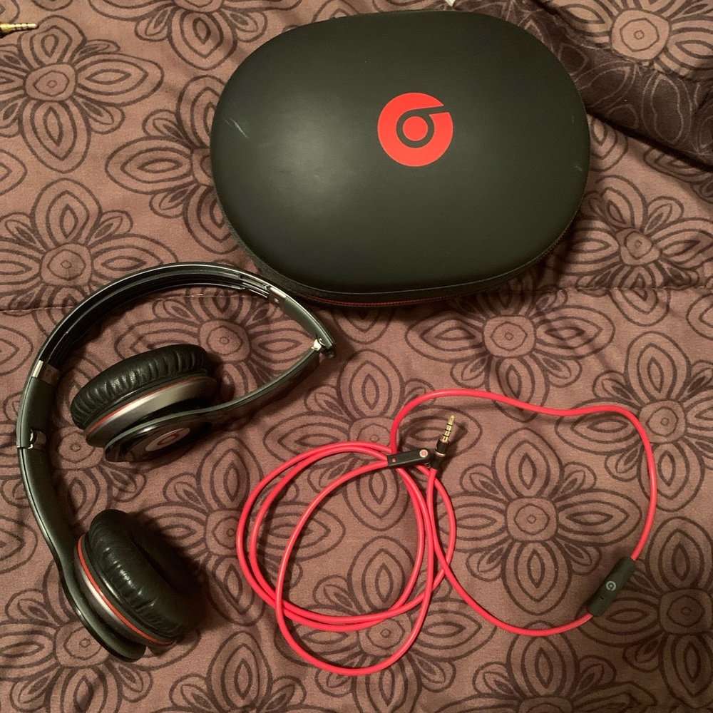 Beats Solo HD by Dre
